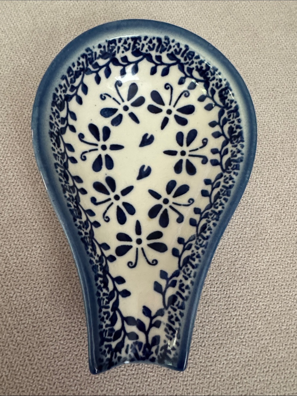 Wiza Polish pottery spoon rest featuring a classic blue and white design